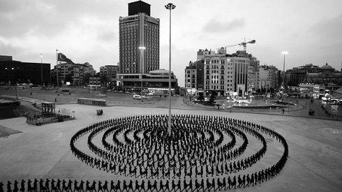 Türk Fotoğraf Sanatçısının Elinden Çıkmış Hipnotize Edici GIFler
