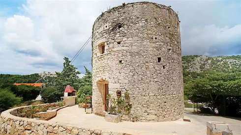 250 Yıllık Kuleden Dönüştürülmüş Harika Ev