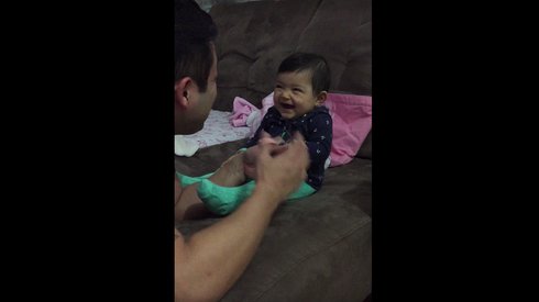 Numaradan Ağlarmış Gibi Yaparak Babasıyla Dalga Geçen Süper Sevimli Bebek
