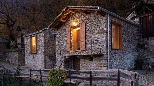 Ortaçağdan Kalma Taş Yapı Harika Bir Eve Dönüştürülüyor